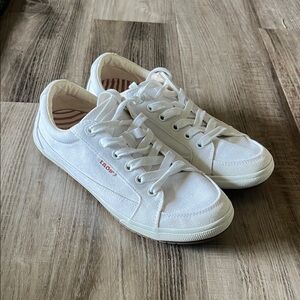 Taos Footwear White Canvas Sneakers | Size 8